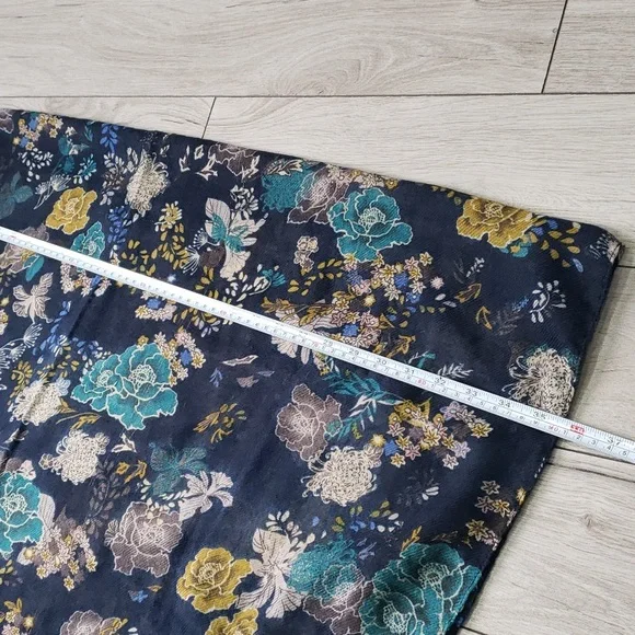 3/$35 Patterned floral infinity scarf from H&M - Picture 4 of 7
